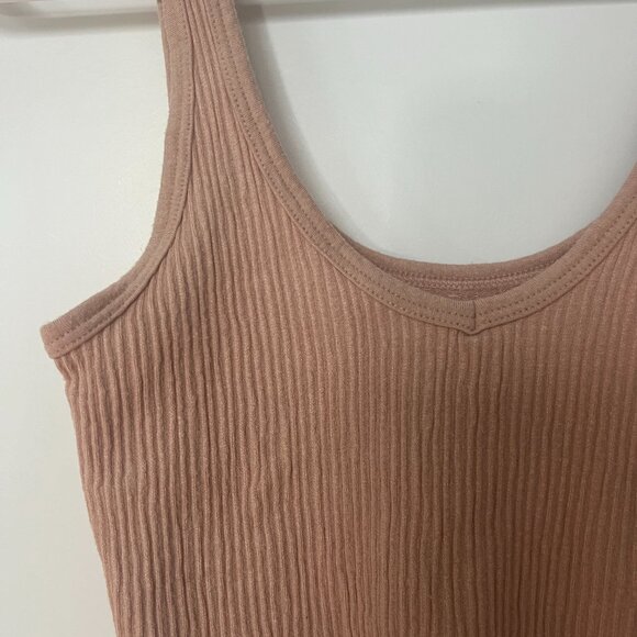 Out From Under Urban Outfitters Cropped Ribbed Knit top Size M Medium - Picture 3 of 4